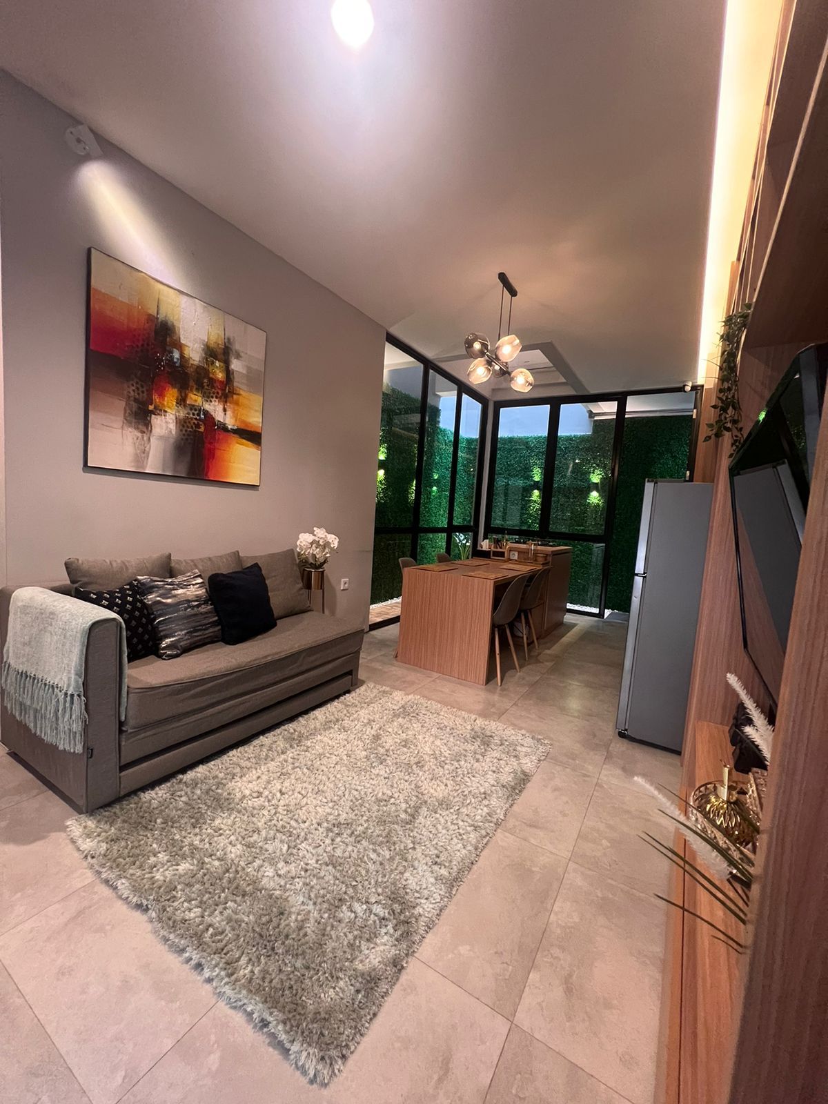 16453fb0-fe9e-4411-9e2c-486ce7542917 - Evi Rosalina