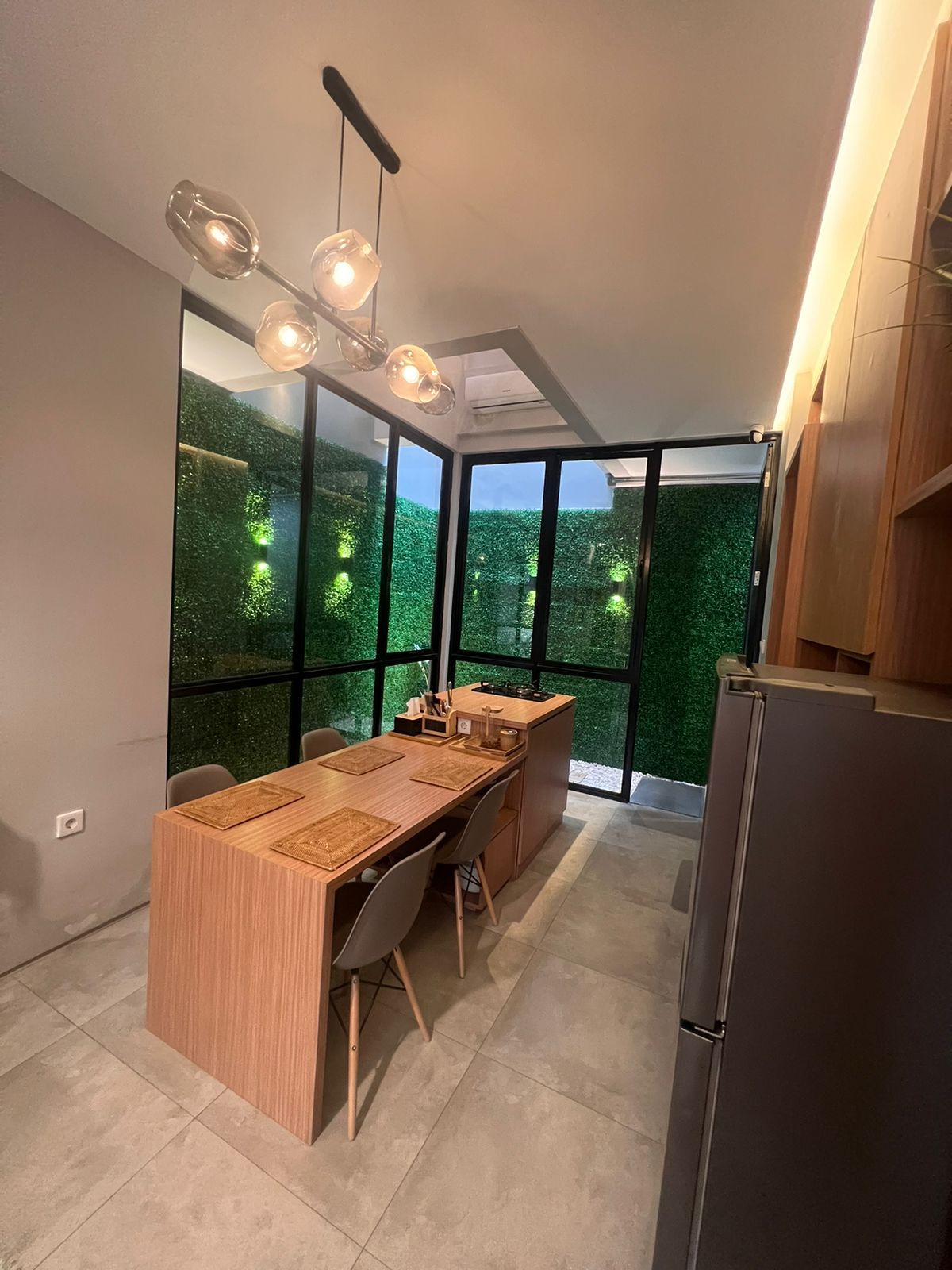 2aa0672e-47d7-4a03-9f57-142a9ccae782 - Evi Rosalina