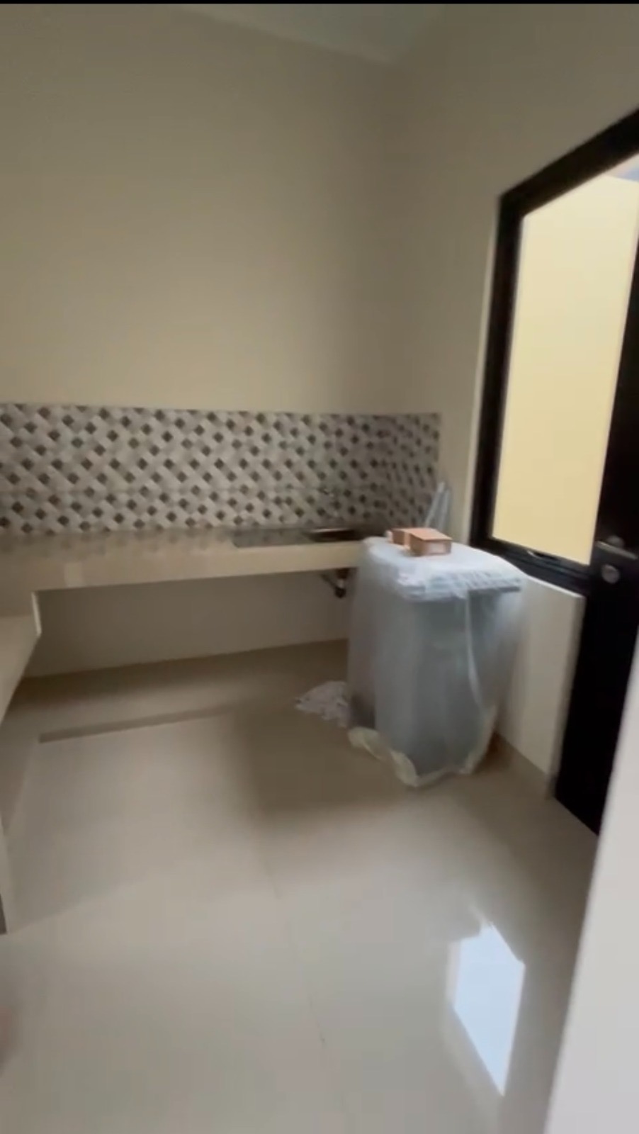 c6e753d4-ac66-453b-bed7-224a2aa154cf - Rose Mukti82