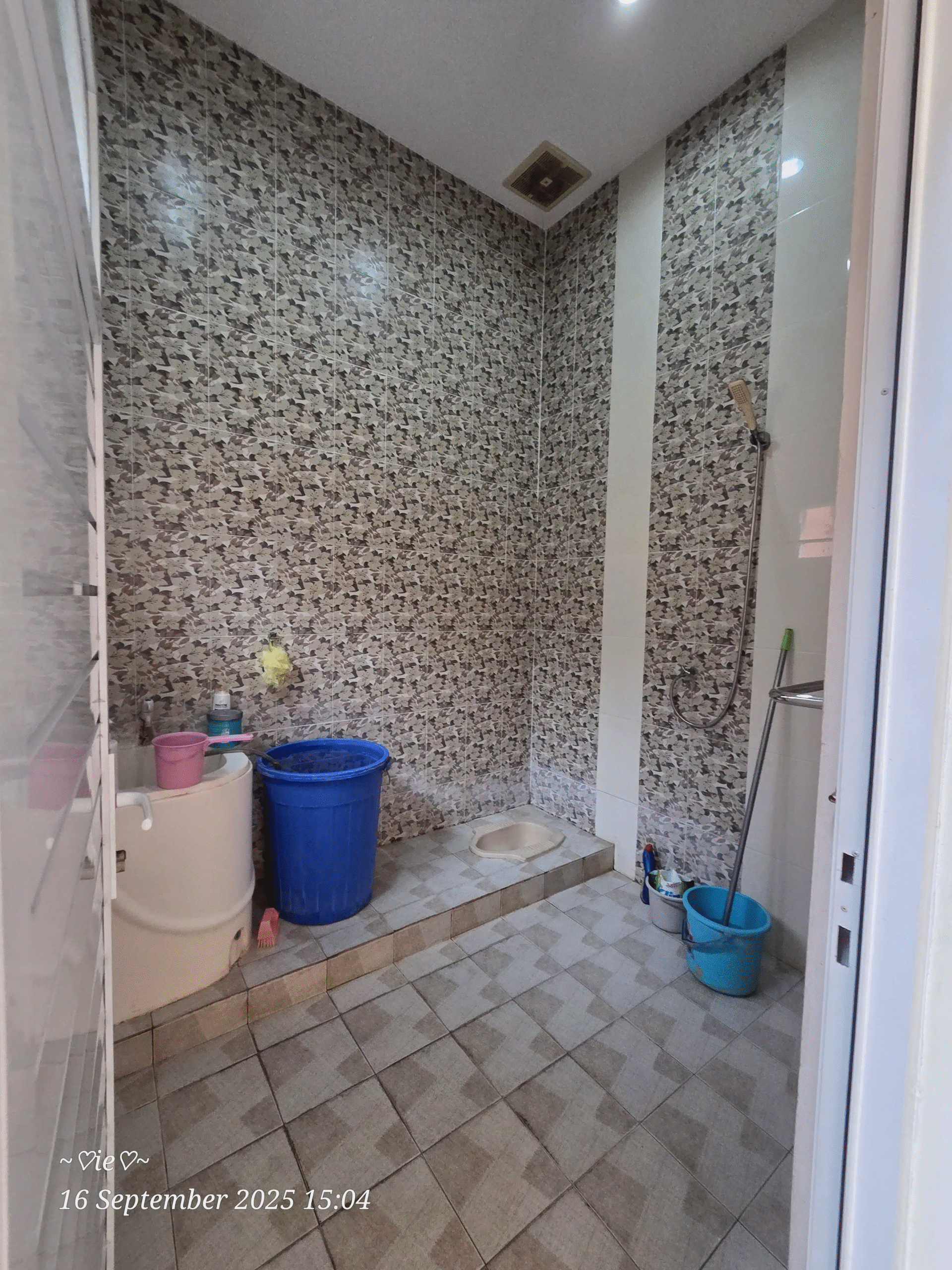 a6ebf9a8-07d1-431a-9552-fec7afa16d96