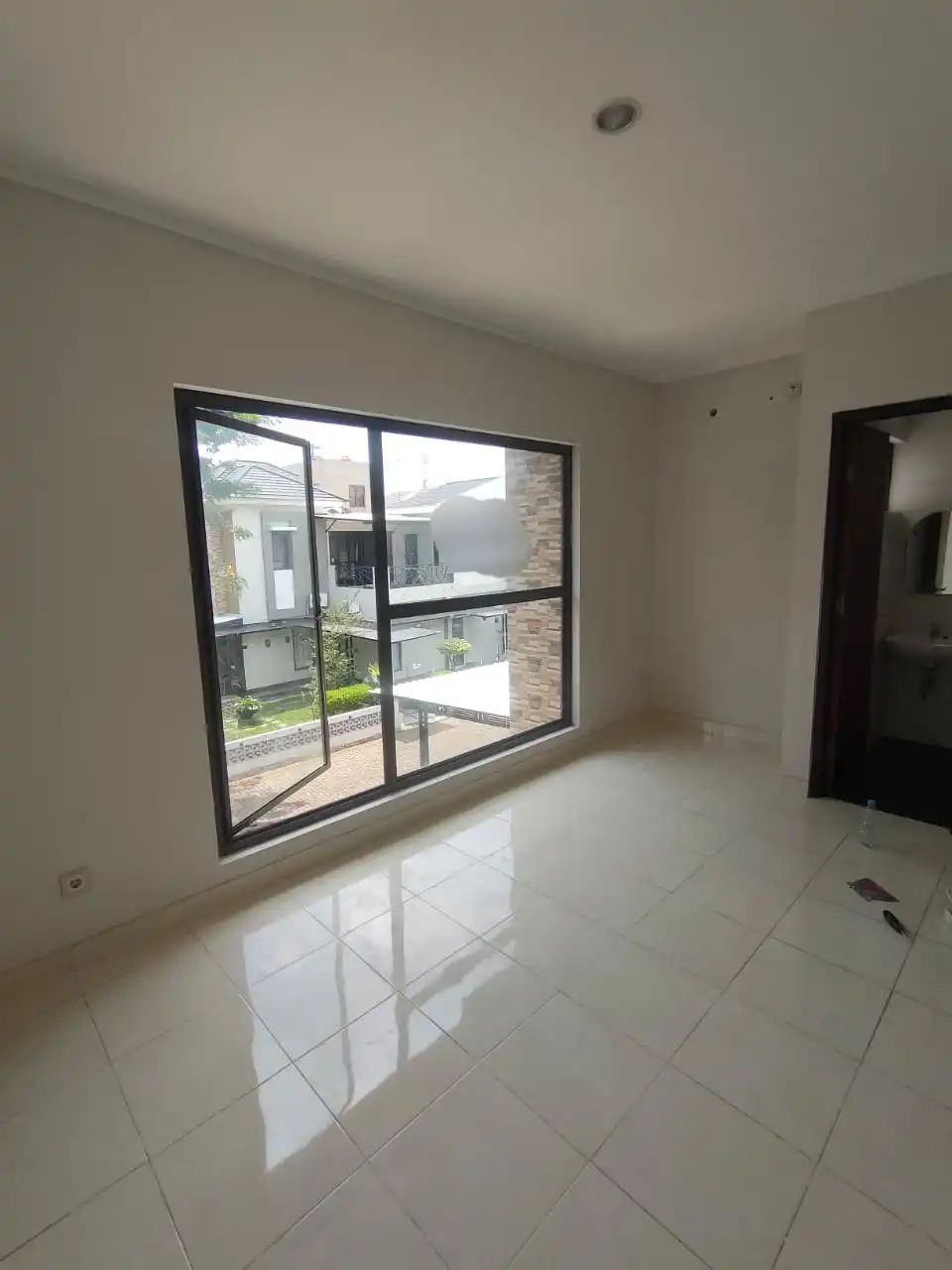 9e3273e2-1e34-4dce-a165-5292b676956a