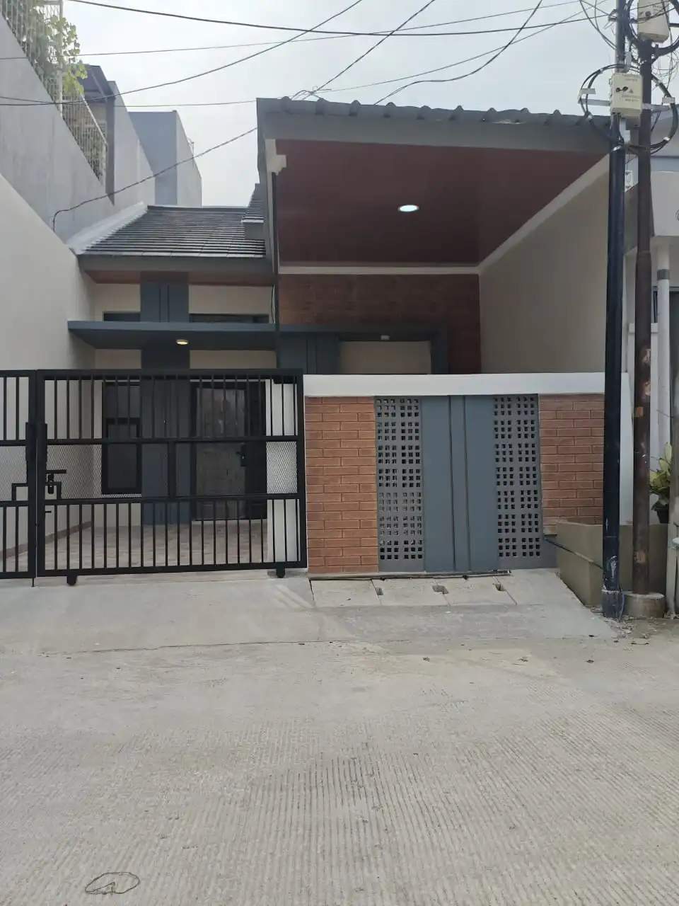 Rumah Cantik Siap Huni di THB Dekat Harapan Indah Bekasi