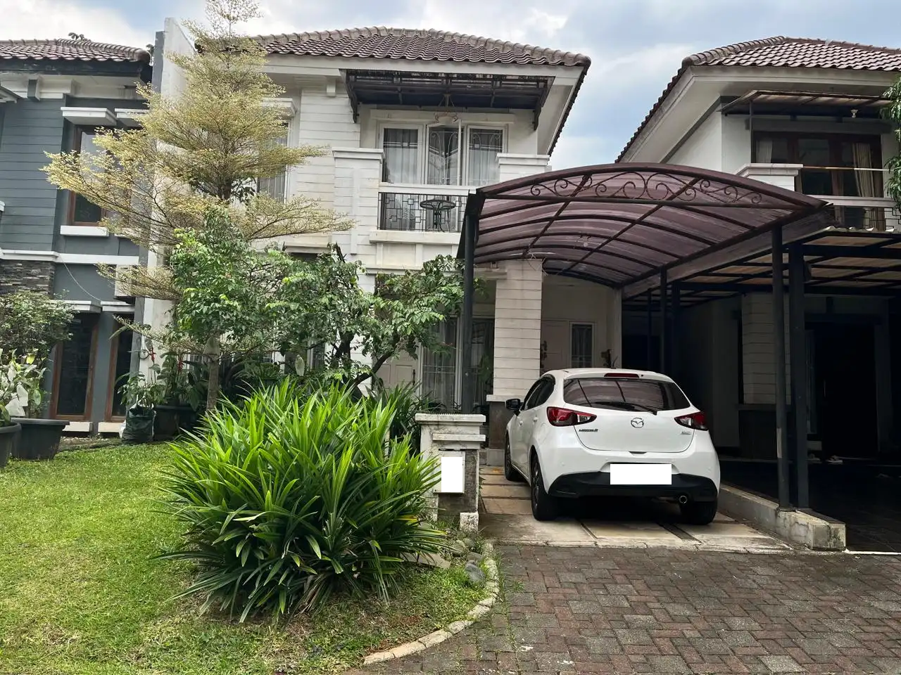 Jual Cepat Harga Tercurah Rumah 2 Lantai Siap Huni Semi Furnish di Legenda Wisata Cibubur