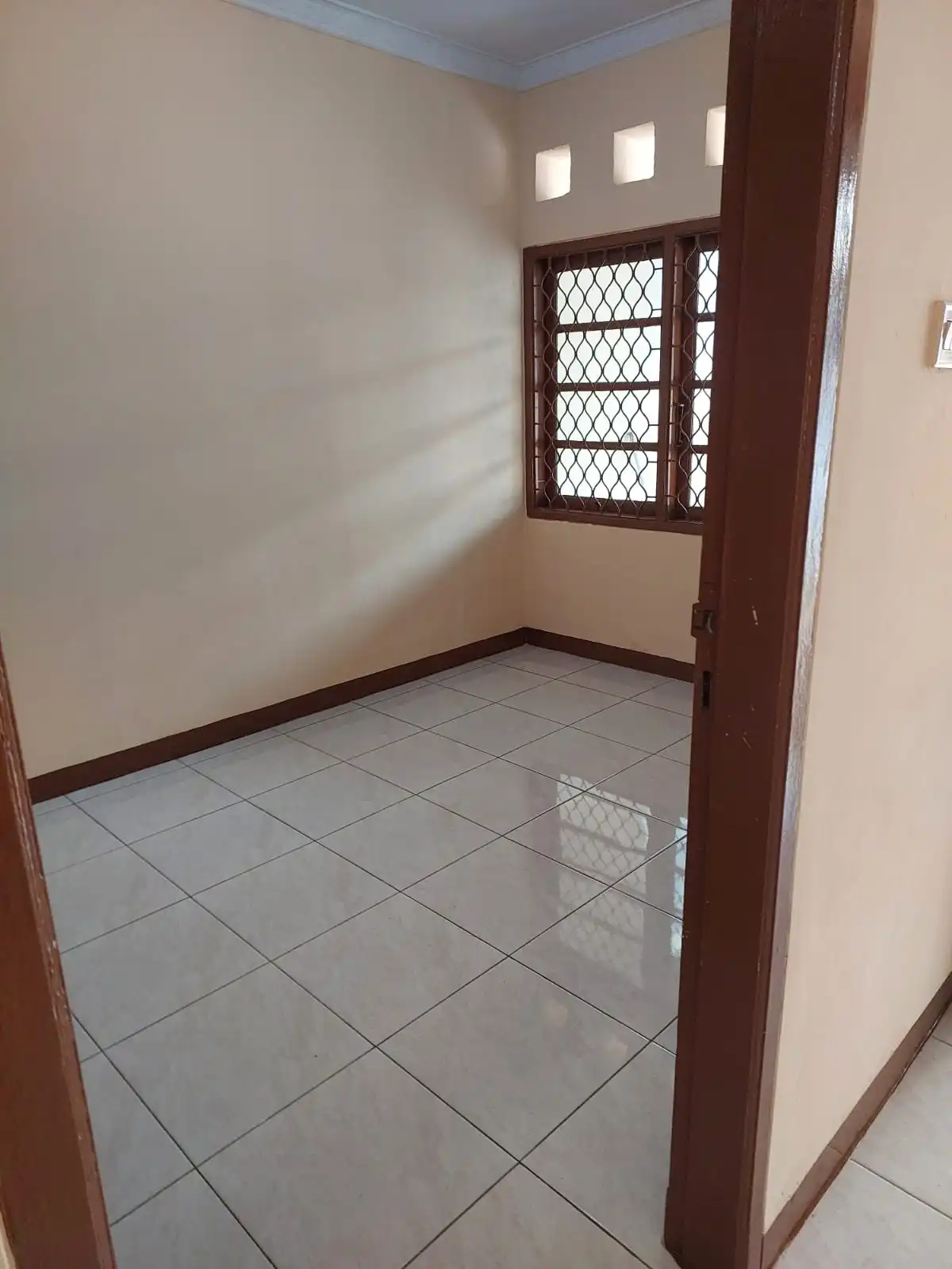 09b78585-aec6-4e1a-b794-f15c02e5a10c