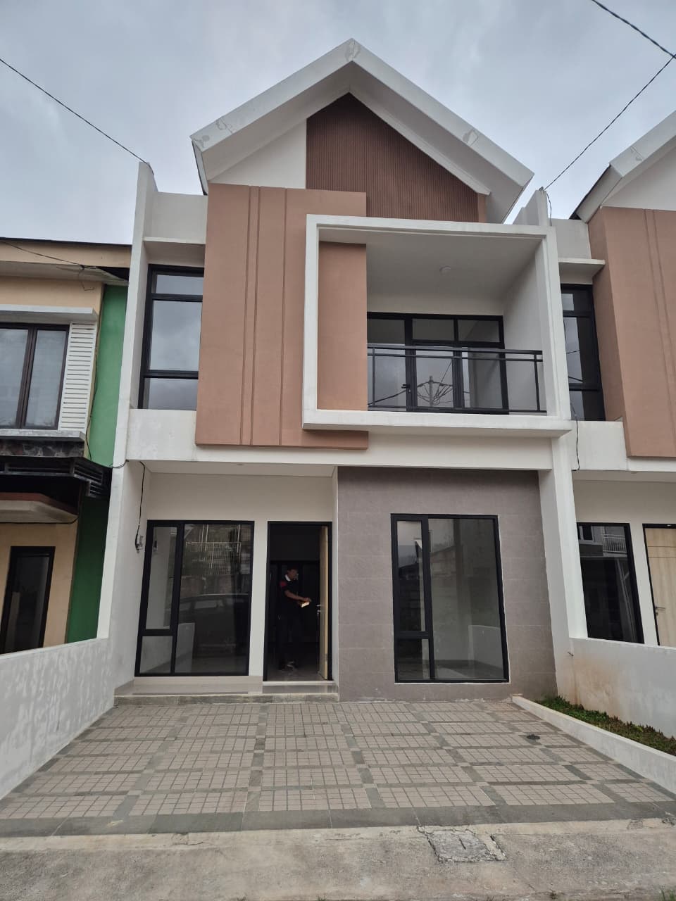 8e274b27-fee9-42cb-95a5-90eb35a7ba75 - Marina Erasky