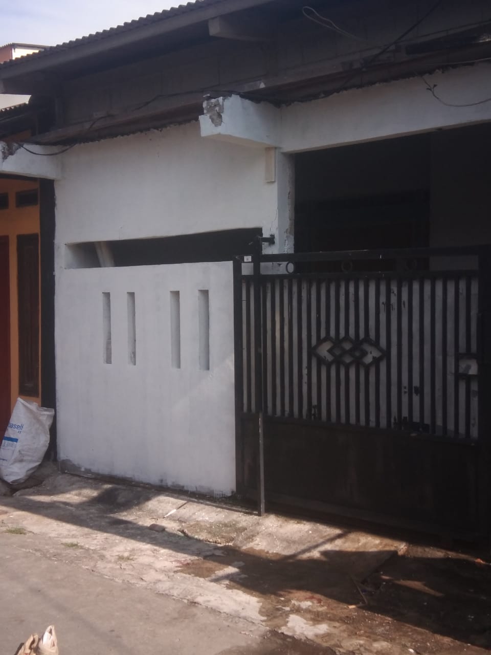 Bahagia_ tampak depan - Marina Erasky